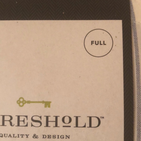 Threshold vintage-washed percale sheet set. - Picture 3 of 5